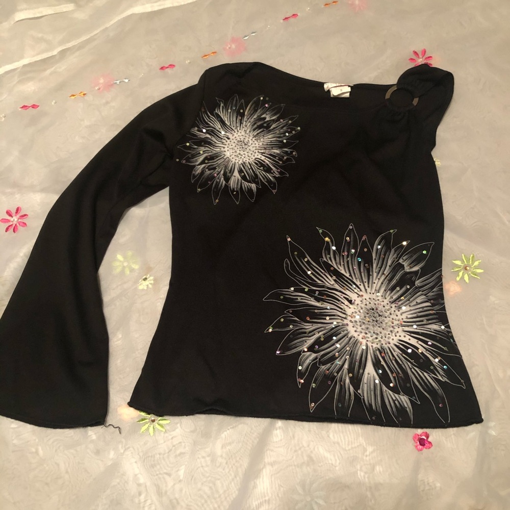 Beautiful one sleeve top